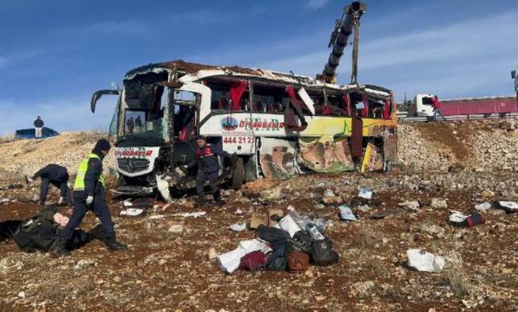 Afyonkarahisar'da yolcu otobüsü devrildi: 35 kişi yaralandı 8 kişi öldü