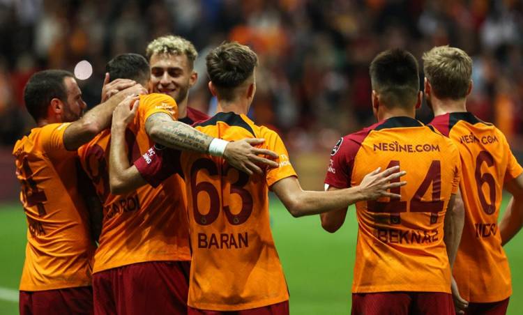  Galatasaray galibiyet serisini 14'e çıkararak rekor kırdı
