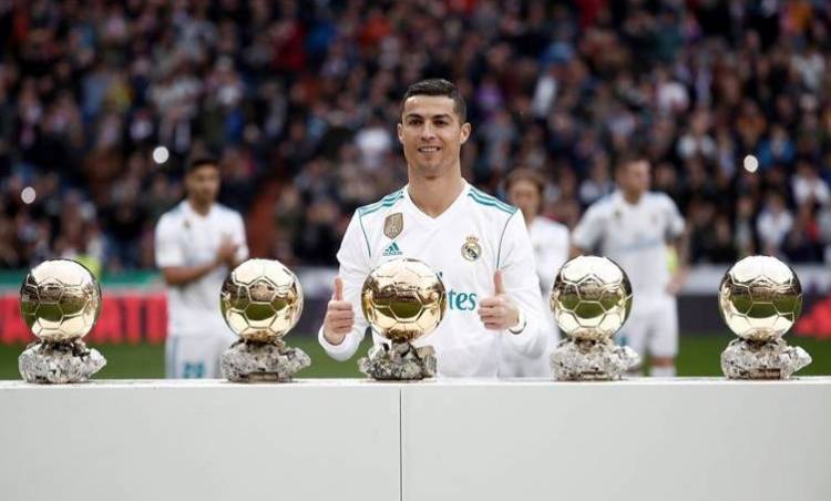 Ronaldo, Altın Top ödülünü sattı 